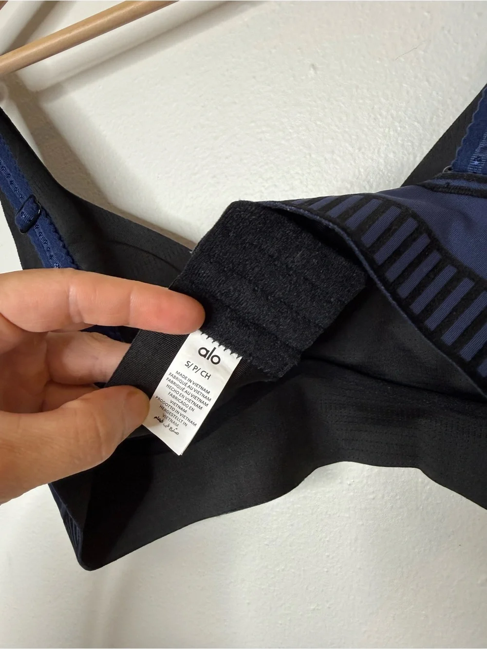 Alo Yoga Line Up Bra in navy size small